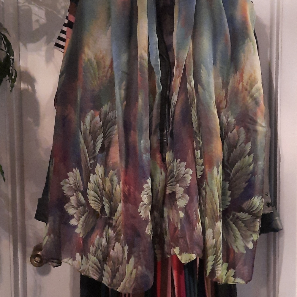 Classic Vintage Hand Design Brilliant Colors Wrap